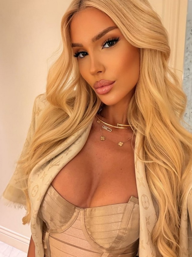 makedonskata-barbi-uporno-gi-moli-victoria-s-secret-da-ja-zemat-za-model-pozira-od-site-agli-09.jpg