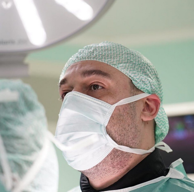 nash-doktor-se-zhali-na-shto-lichi-ni-dobar-den-a-mi-prakjate-milion-rezultati-od-ispituvanja-na-telefon-002.jpg