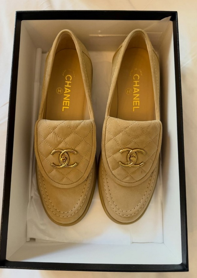 nashata-manekenka-poznata-po-ljubovta-kon-luksuzot-povtorno-se-fali-so-prepolni-kjesi-od-chanel-i-gucci-15.jpg