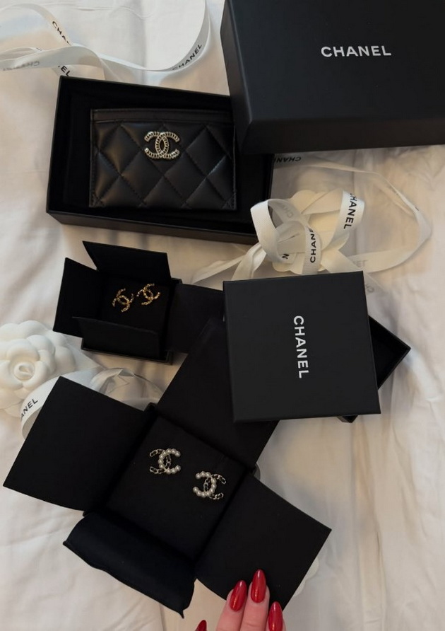nashata-manekenka-poznata-po-ljubovta-kon-luksuzot-povtorno-se-fali-so-prepolni-kjesi-od-chanel-i-gucci-17.jpg