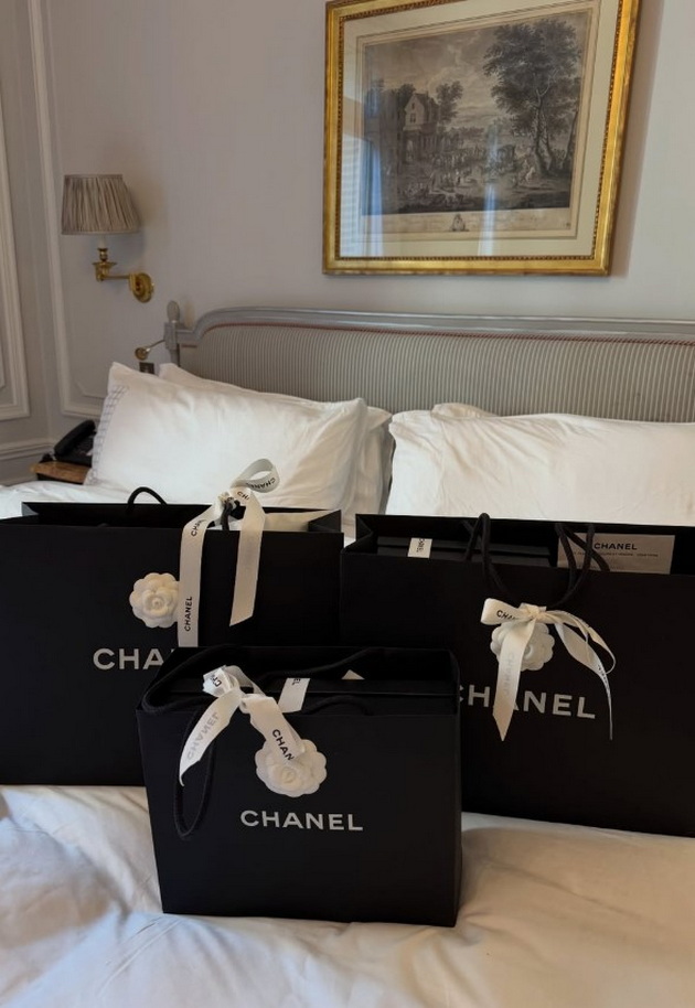 nashata-manekenka-poznata-po-ljubovta-kon-luksuzot-povtorno-se-fali-so-prepolni-kjesi-od-chanel-i-gucci-21.jpg