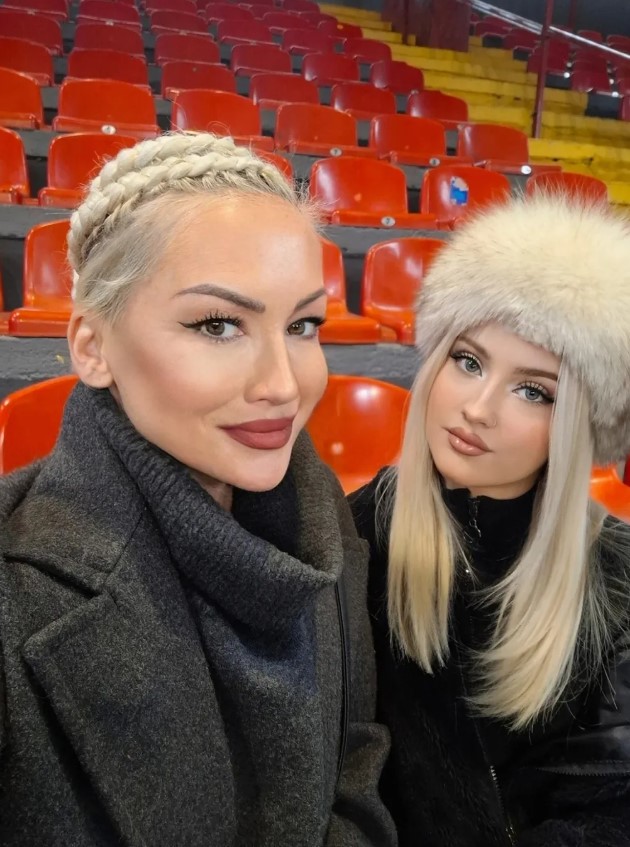 novinarkata-aleksandra-spirovska-za-74-iot-rodenden-na-majka-si-mamo-srekjna-shto-te-imam-i-shto-mozham-da-te-gushnam-007.jpg