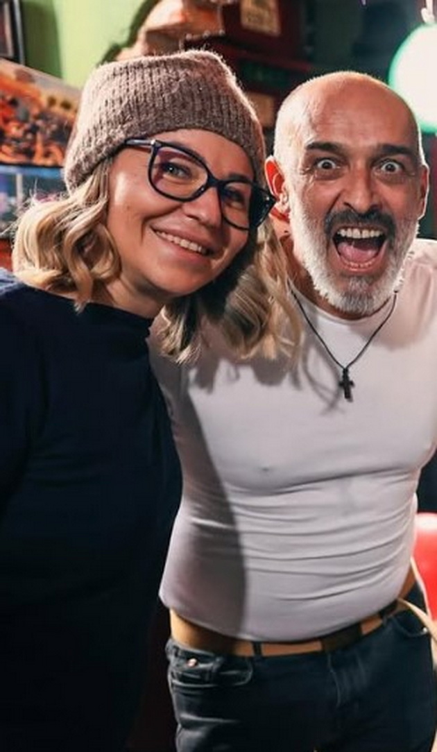 toni-mihajlovski-58-so-soprugata-aleksandra-na-premiera-vo-mnt-koja-pred-6-godini-se-izbori-so-rakot-08.jpg