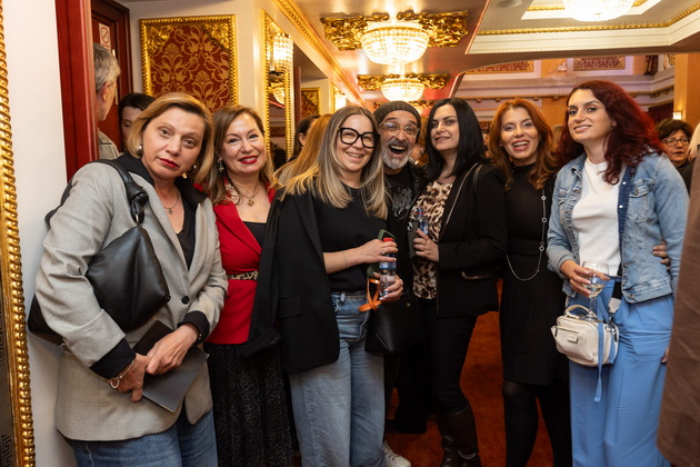 toni-mihajlovski-58-so-soprugata-aleksandra-na-premiera-vo-mnt-koja-pred-6-godini-se-izbori-so-rakot-37.jpg