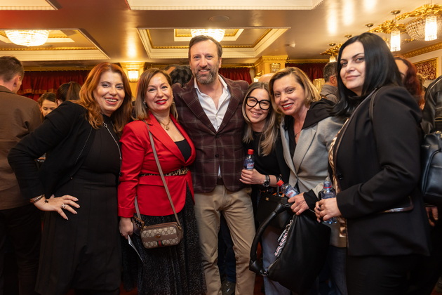 toni-mihajlovski-58-so-soprugata-aleksandra-na-premiera-vo-mnt-koja-pred-6-godini-se-izbori-so-rakot-39.jpg