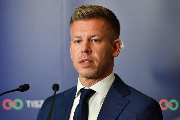 bivshata-tvrdi-deka-shetal-so-nozh-po-doma-toj-ja-obvinuva-deka-lazhe-shto-znaeme-za-peter-magjar-noviot-ungarski-premier-03.JPG