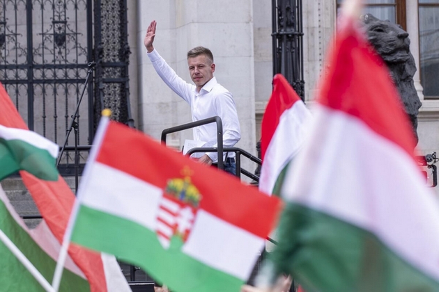 bivshata-tvrdi-deka-shetal-so-nozh-po-doma-toj-ja-obvinuva-deka-lazhe-shto-znaeme-za-peter-magjar-noviot-ungarski-premier-08.JPG
