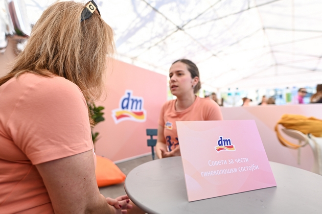 dm-go-zaokruzhi-uchestvoto-na-zhenska-trka-so-donacija-od-150-paketi-so-menstrualni-proizvodi-02.JPG