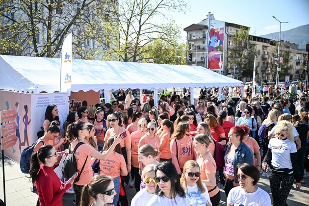dm-go-zaokruzhi-uchestvoto-na-zhenska-trka-so-donacija-od-150-paketi-so-menstrualni-proizvodi-07.JPG