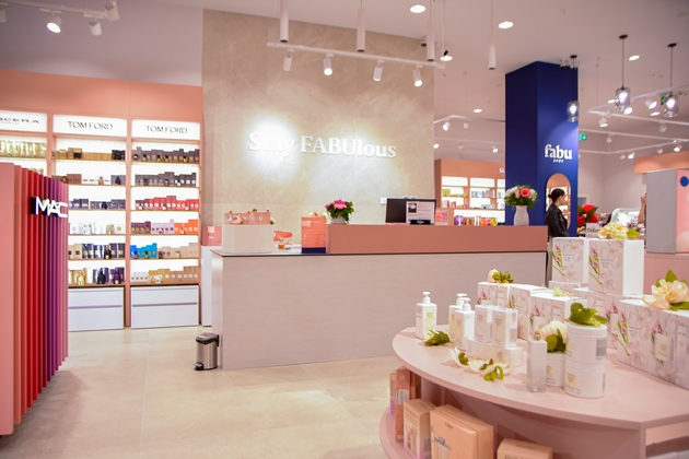 glamurozno-otvoranje-vo-skopje-fabuspot-so-nova-lokacija-vo-city-mall-postavuva-novi-standardi-vo-svetot-na-ubavinata-06.JPG