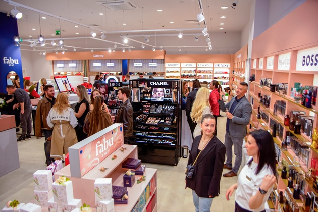 glamurozno-otvoranje-vo-skopje-fabuspot-so-nova-lokacija-vo-city-mall-postavuva-novi-standardi-vo-svetot-na-ubavinata-17.JPG
