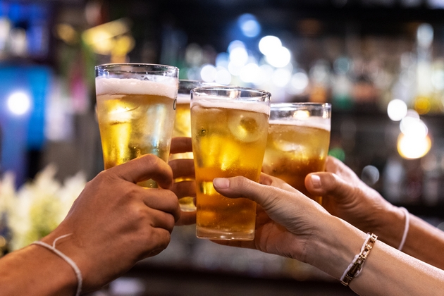 intimni-sredbi-so-stjuardesi-alkohol-pred-let-mrachnite-tajni-na-pilotite-koi-zavrshile-so-otkaz-02.JPG