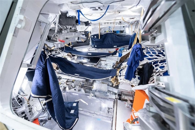 kako-izgleda-zhivotot-na-astronautite-vo-minijaturnata-kapsula-na-patot-do-mesechinata-11.JPG