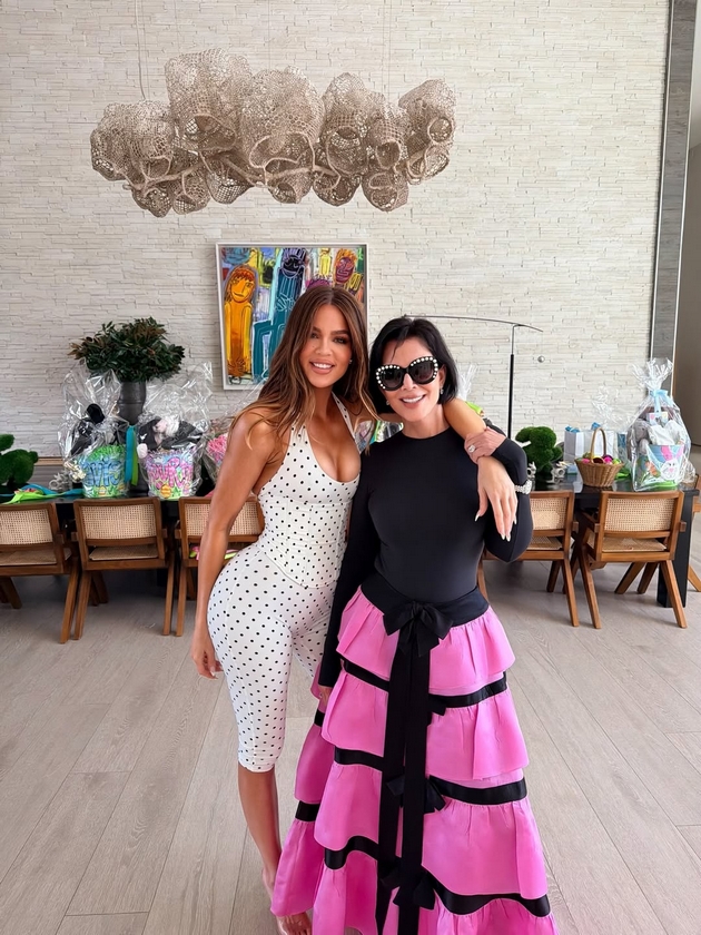 kim-kardashijan-meta-na-shegi-za-svecheniot-fustan-na-veligdenski-ruchek-da-ne-slavi-maturska-vecher-02.JPG
