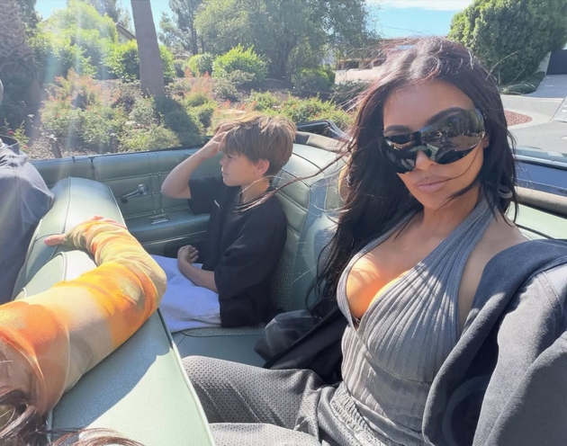 kim-kardashijan-meta-na-shegi-za-svecheniot-fustan-na-veligdenski-ruchek-da-ne-slavi-maturska-vecher-08.JPG