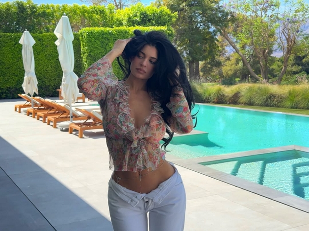 kim-kardashijan-meta-na-shegi-za-svecheniot-fustan-na-veligdenski-ruchek-da-ne-slavi-maturska-vecher-18.JPG