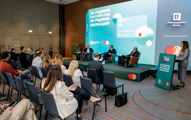 komercijalna-banka-i-mastercard-odbelezhaa-znachaen-jubilej-30-godini-od-voveduvanjeto-na-prvata-platezhna-kartichka-vo-makedonija-01.JPG