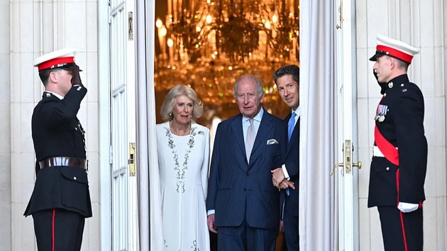 na-chaj-so-donald-i-melanija-pa-raskoshna-zabava-vo-gradina-kralot-charls-i-kamila-vo-oficijalna-poseta-sad-foto-04.JPG
