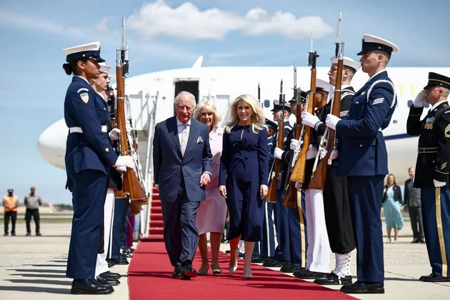 na-chaj-so-donald-i-melanija-pa-raskoshna-zabava-vo-gradina-kralot-charls-i-kamila-vo-oficijalna-poseta-sad-foto-05.JPG