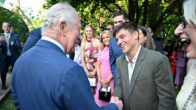 na-chaj-so-donald-i-melanija-pa-raskoshna-zabava-vo-gradina-kralot-charls-i-kamila-vo-oficijalna-poseta-sad-foto-06.JPG