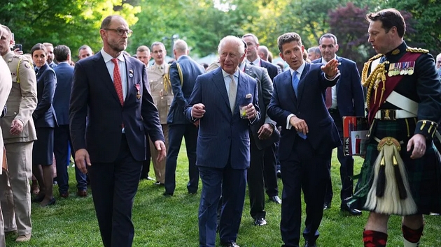 na-chaj-so-donald-i-melanija-pa-raskoshna-zabava-vo-gradina-kralot-charls-i-kamila-vo-oficijalna-poseta-sad-foto-19.JPG