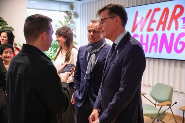nosi-ja-promenata-preku-diskusija-za-rodovo-bazirano-nasilstvo-gi-obedini-ekspertite-i-megjunarodnite-partneri-vo-veles-08.JPG