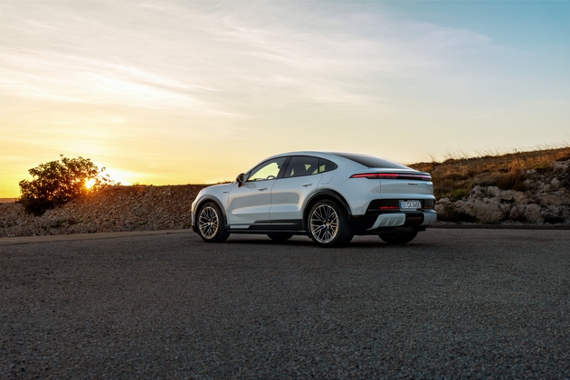 porsche-ja-proshiruva-ponudata-na-suv-modeli-inspiriran-od-ikona-noviot-cayenne-coup-electric-02.JPG