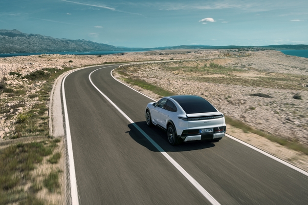 porsche-ja-proshiruva-ponudata-na-suv-modeli-inspiriran-od-ikona-noviot-cayenne-coup-electric-04.JPG
