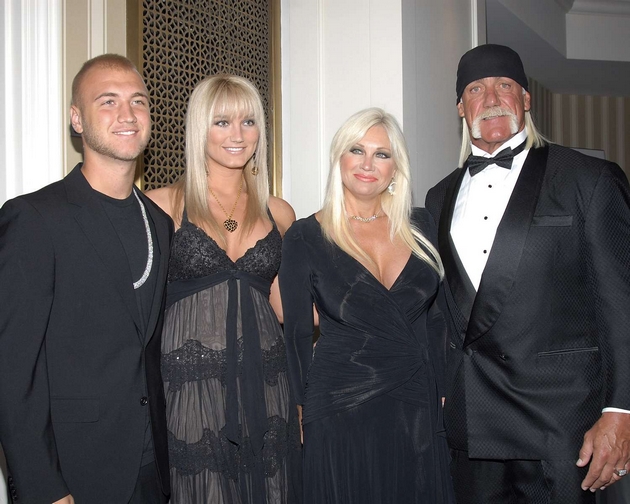 sakal-da-se-ubie-po-razvodot-bivshata-se-gledala-so-18-godishnik-skandalozni-detali-od-noviot-dokumentarec-za-hulk-hogan-5.JPG