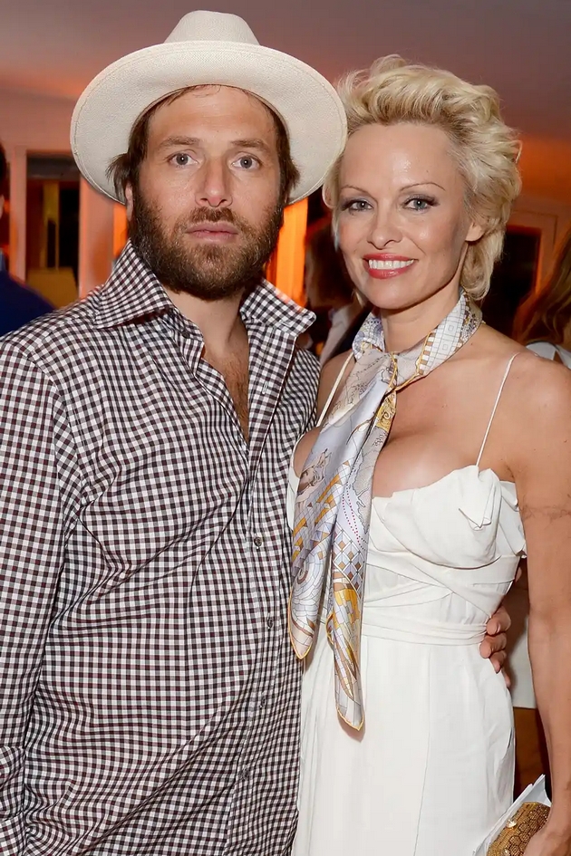skandalozniot-ljuboven-zhivot-na-pamela-anderson-5-razvodi-mnogu-svrshuvachki-i-privatna-snimka-07_copy.JPG