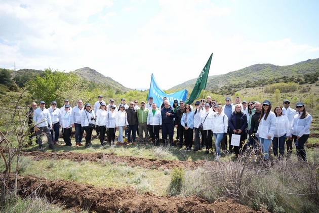 so-novi-215-000-sadnici-halkbank-i-ovaa-sezona-ja-prodolzhuva-inicijativata-eden-milion-sadnici-za-5-godini-0.JPG