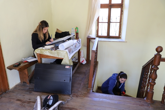 studenti-i-eksperti-zaedno-vo-prespa-arhitektonsko-dokumentiranje-na-kulturnoto-12.JPG