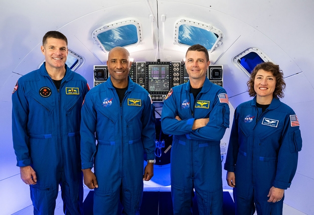 zhena-mu-pochinala-od-rak-sam-se-grizhi-za-dve-kjerki-tazhnata-i-inspirativna-prikazna-na-astronautot-koj-odi-kon-mesechinata-02.JPG