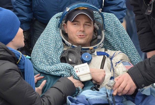 zhena-mu-pochinala-od-rak-sam-se-grizhi-za-dve-kjerki-tazhnata-i-inspirativna-prikazna-na-astronautot-koj-odi-kon-mesechinata-05.JPG