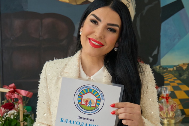 antonia-gigovska-i-blagica-pavlovska-vo-duet-shef-nikola-go-osveti-domot-shto-pravat-nashite-dzvezdi-na-instagram-02.jpg
