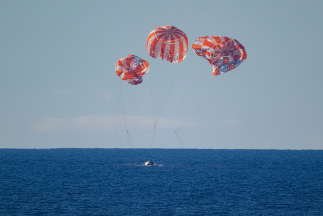 astronautite-od-artemida-3-bezbedno-se-vratija-na-zemjata-po-patuvanjeto-do-mesechinata-07.jpg