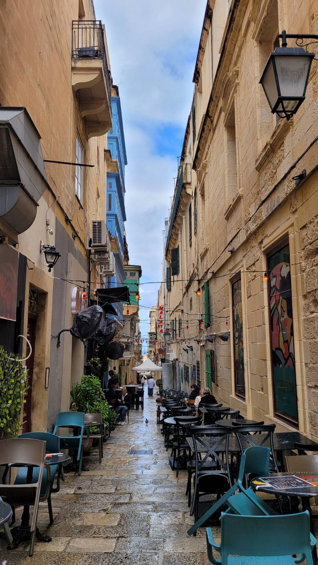bev-na-malta-so-povraten-let-od-skopje-za-50-kafe-e-2-pechiva-ima-za-0-50-centi-no-shto-ne-mi-se-dopadna-122.jpg