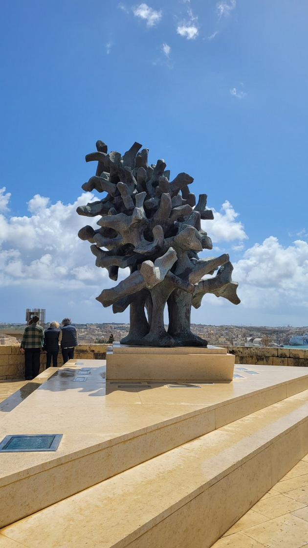 bev-na-malta-so-povraten-let-od-skopje-za-50-kafe-e-2-pechiva-ima-za-0-50-centi-no-shto-ne-mi-se-dopadna-126.jpg