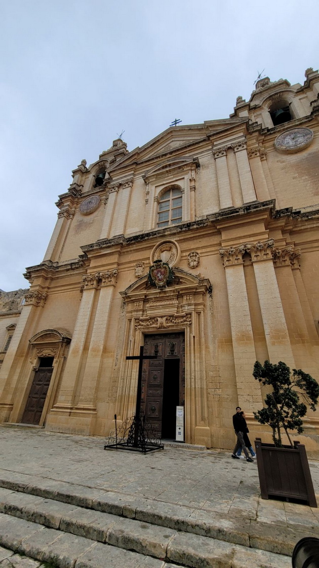 bev-na-malta-so-povraten-let-od-skopje-za-50-kafe-e-2-pechiva-ima-za-0-50-centi-no-shto-ne-mi-se-dopadna-66.jpg