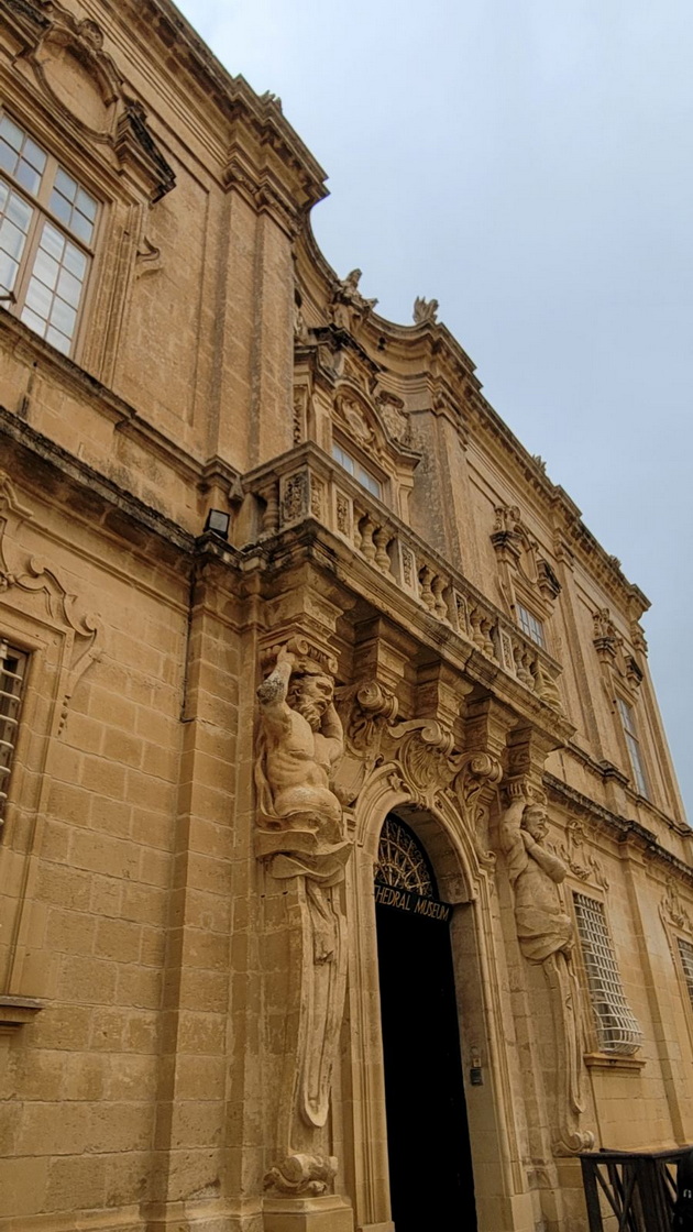 bev-na-malta-so-povraten-let-od-skopje-za-50-kafe-e-2-pechiva-ima-za-0-50-centi-no-shto-ne-mi-se-dopadna-67.jpg