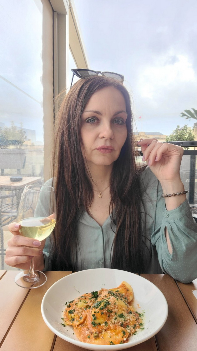 bev-na-malta-so-povraten-let-od-skopje-za-50-kafe-e-2-pechiva-ima-za-0-50-centi-no-shto-ne-mi-se-dopadna-96.jpg