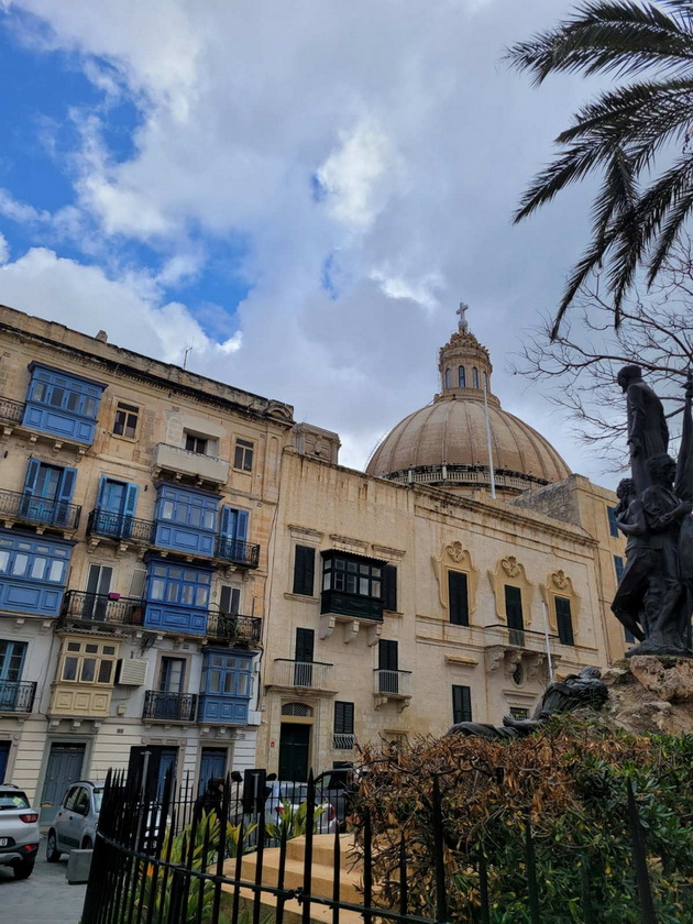 bev-na-malta-so-povraten-let-od-skopje-za-50-kafe-e-2-pechiva-ima-za-0-50-centi-no-shto-ne-mi-se-dopadna-99.jpg