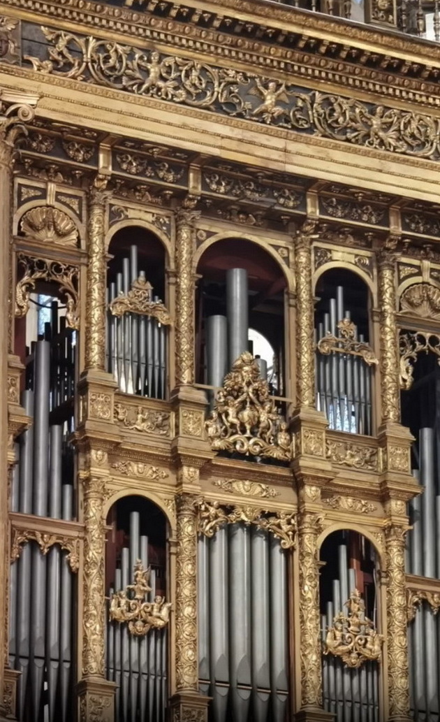 biljana-debarlieva-bleska-pokraj-soprugot-vo-milano-vlegoa-vo-duomo-uzhivaa-vo-proshetki-niz-gradot-foto-08.jpg