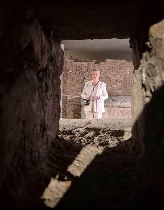 biljana-debarlieva-bleska-pokraj-soprugot-vo-milano-vlegoa-vo-duomo-uzhivaa-vo-proshetki-niz-gradot-foto-13.jpg