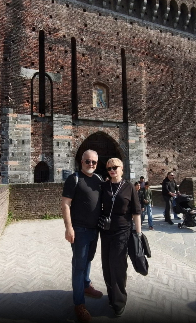 biljana-debarlieva-bleska-pokraj-soprugot-vo-milano-vlegoa-vo-duomo-uzhivaa-vo-proshetki-niz-gradot-foto-16.jpg