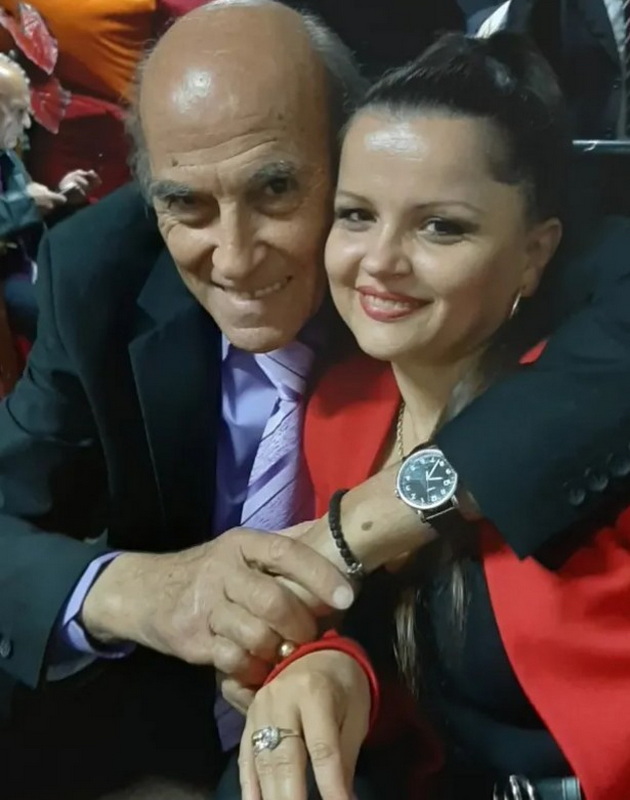 bizarno-srpski-pejach-88-e-vo-vrska-so-41-godina-pomlada-na-moite-deca-ne-im-beshe-prijatno-koga-doznaa-04.jpg