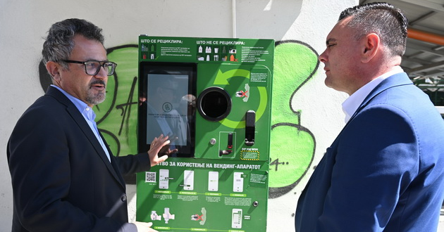 blagodarenie-na-pakomak-opshtina-kavadarci-dobiva-4-vending-mashini-a-gragjanite-dobivaat-mozhnost-da-selektiraat-povekje-ambalazhen-otpad-01.jpg