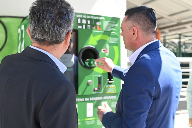 blagodarenie-na-pakomak-opshtina-kavadarci-dobiva-4-vending-mashini-a-gragjanite-dobivaat-mozhnost-da-selektiraat-povekje-ambalazhen-otpad-02.jpg