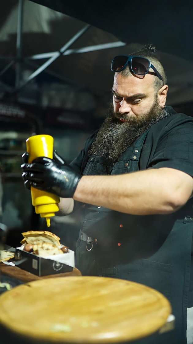 nenad-od-kumanovo-ima-unikaten-burger-bar-vo-belgrad-najskap-e-vegetarijanskiot-burgerite-so-viski-mi-se-zashtiten-znak-03.jpg