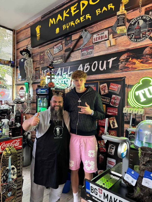 nenad-od-kumanovo-ima-unikaten-burger-bar-vo-belgrad-najskap-e-vegetarijanskiot-burgerite-so-viski-mi-se-zashtiten-znak-25.jpg